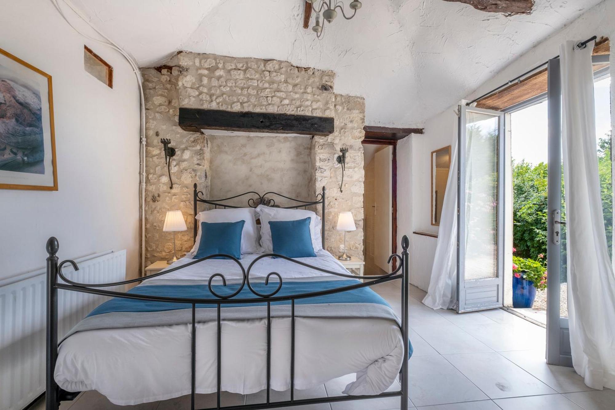 Domaine Chez Les Rois Bed & Breakfast Berneuil  Ngoại thất bức ảnh