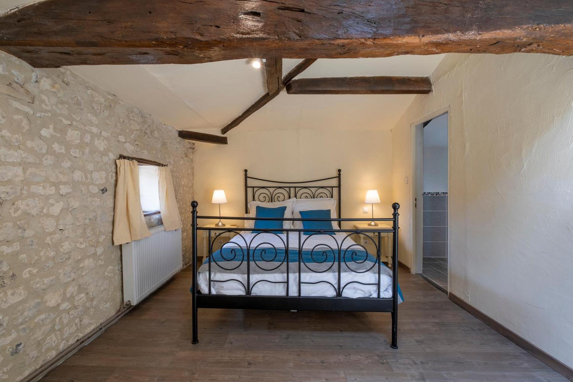 Domaine Chez Les Rois Bed & Breakfast Berneuil  Ngoại thất bức ảnh