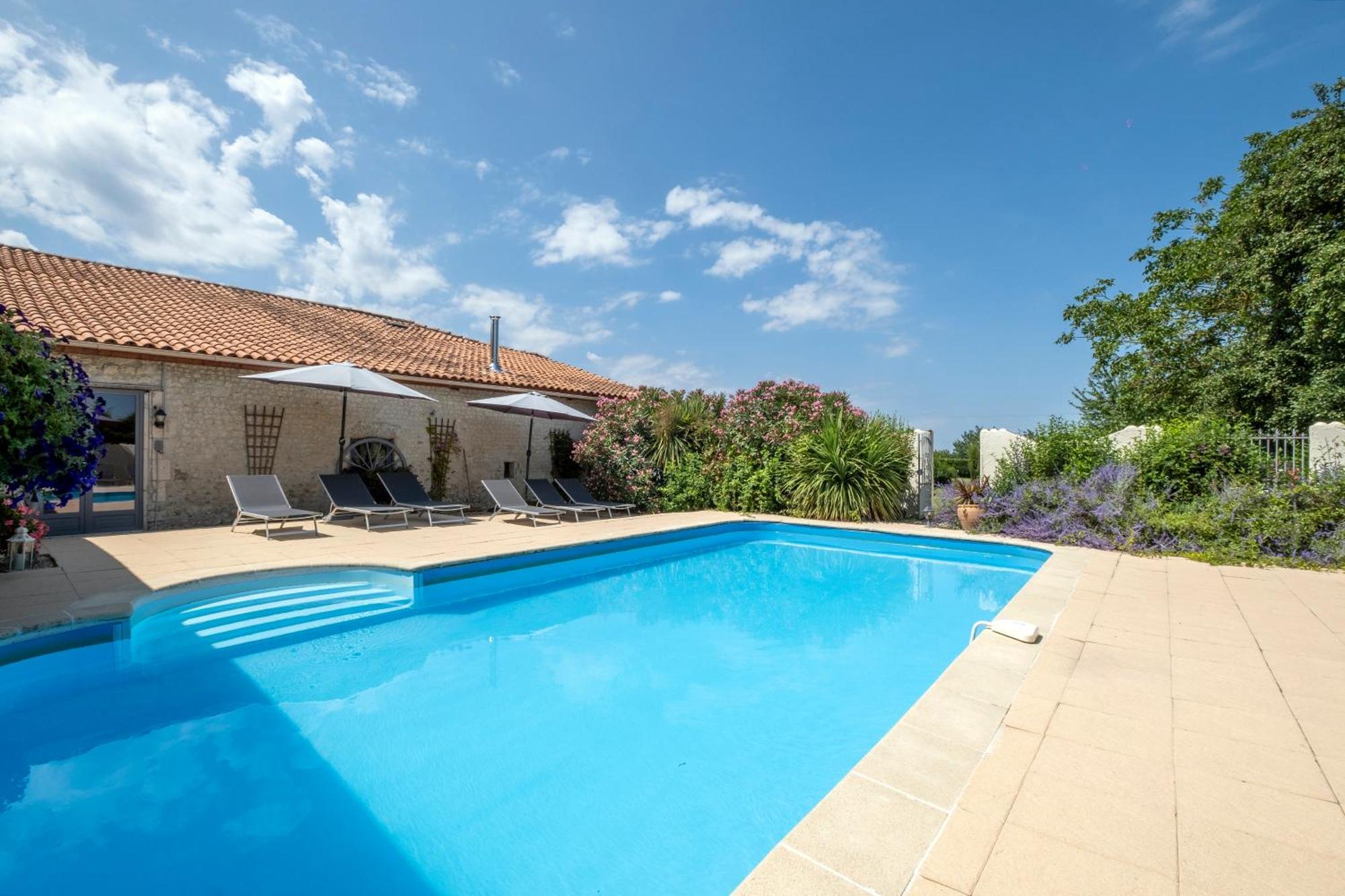 Domaine Chez Les Rois Bed & Breakfast Berneuil  Ngoại thất bức ảnh